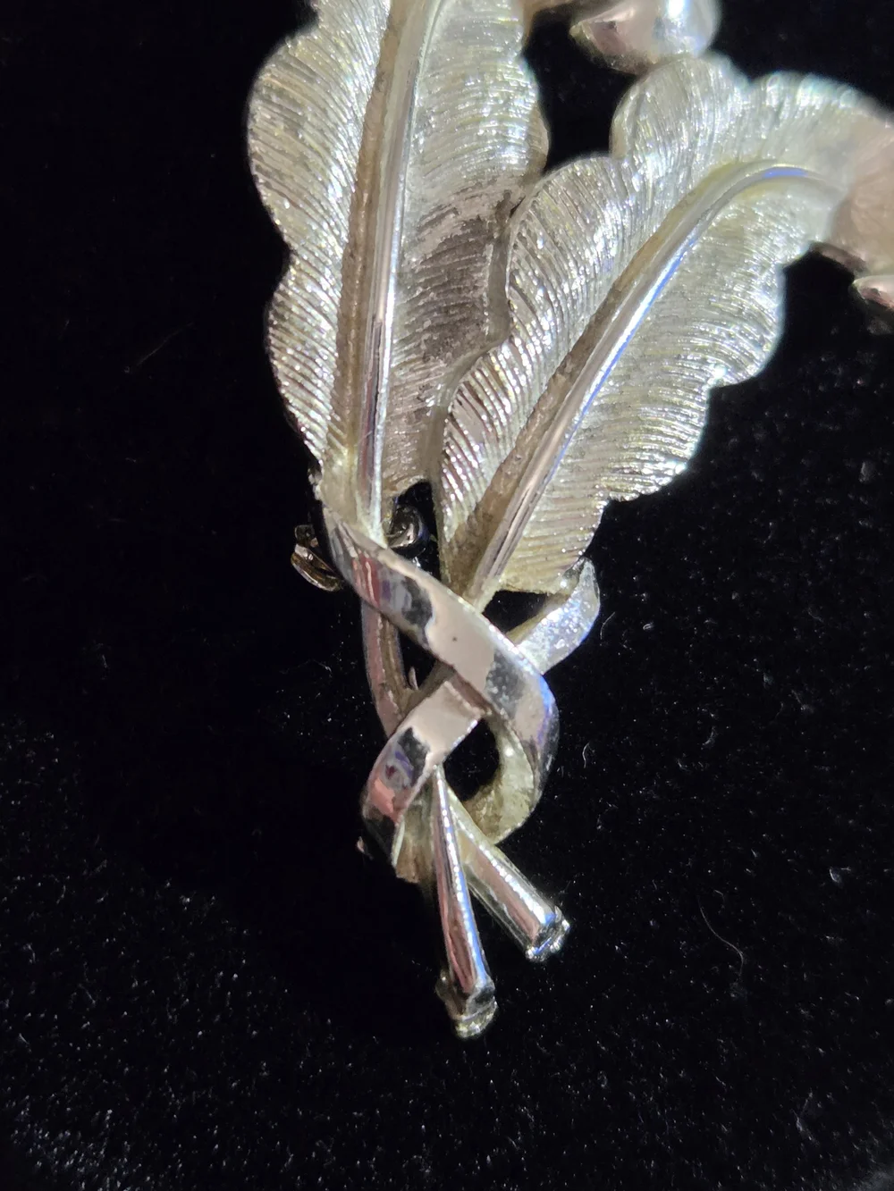 Vintage Silver Tone Brushed Feather Double Leaf Spray Brooch Pin 2